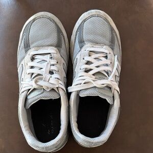 New Balance Men's Gray and White Sneakers 990v5